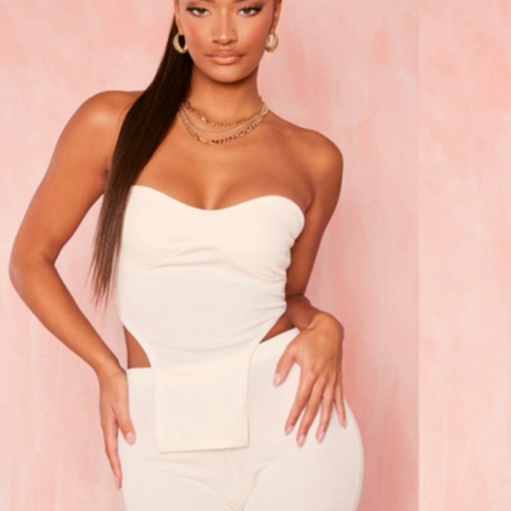 PrettyLittleThing Cream Cropped Top